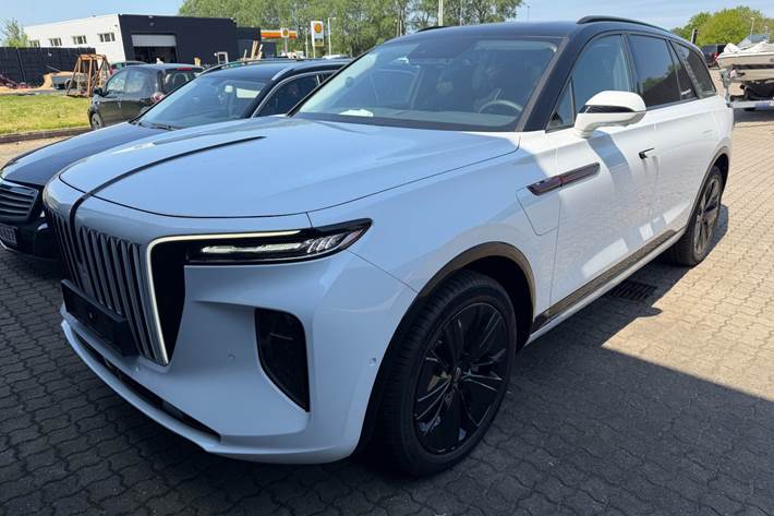 Hvid Hongqi E-HS9 fra 2025