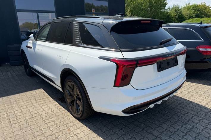 Hvid Hongqi E-HS9 fra 2025