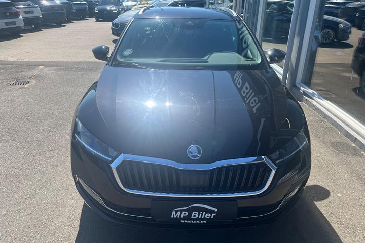 Sort Skoda Octavia fra 2021