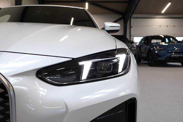 Hvid BMW i4 fra 2025