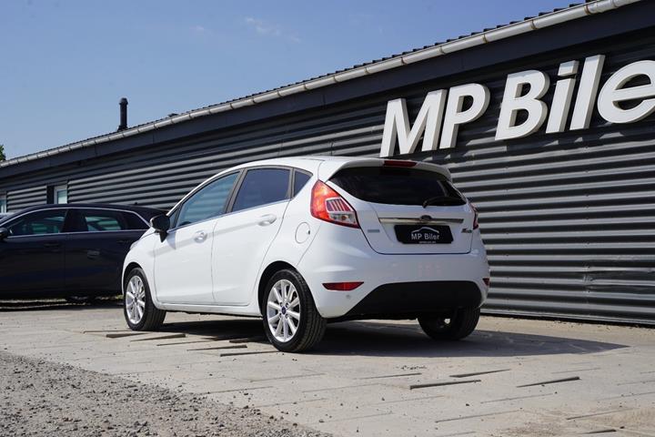 Hvid Ford Fiesta fra 2016