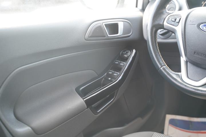 Hvid Ford Fiesta fra 2016