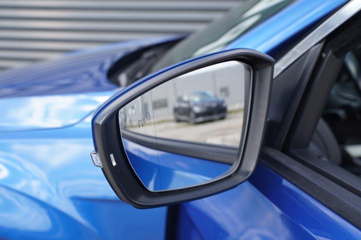 Blå VW T-Roc fra 2019