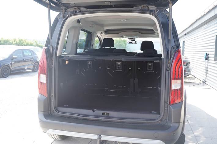 Sort Peugeot Rifter fra 2019