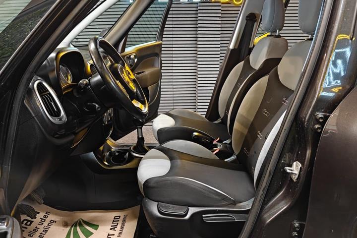 undefined Fiat 500L fra 2012 set indefra