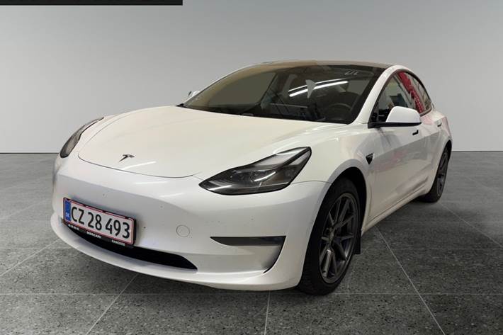Hvid Tesla Model 3 fra 2021