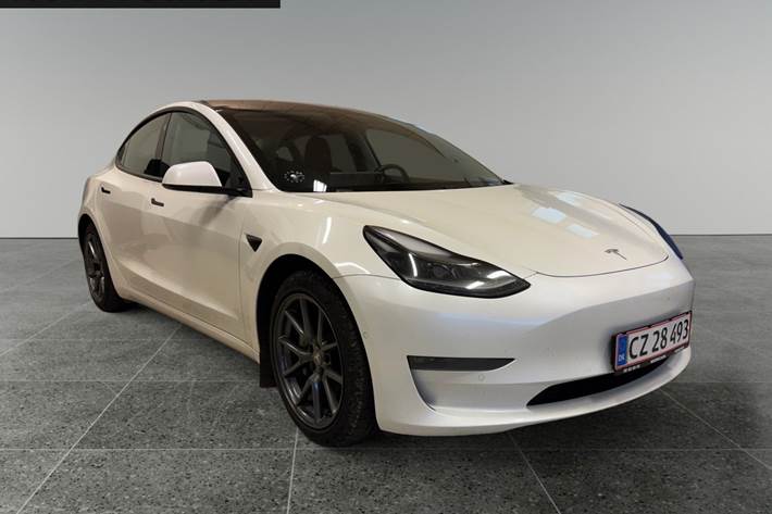 Hvid Tesla Model 3 fra 2021