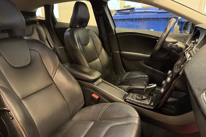 Grå Volvo V40 CC fra 2019