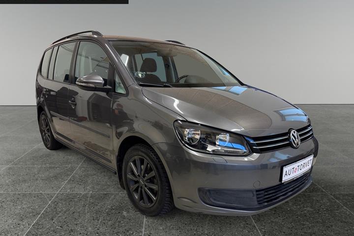 Grå VW Touran fra 2011