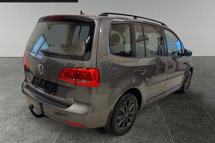 Grå VW Touran fra 2011