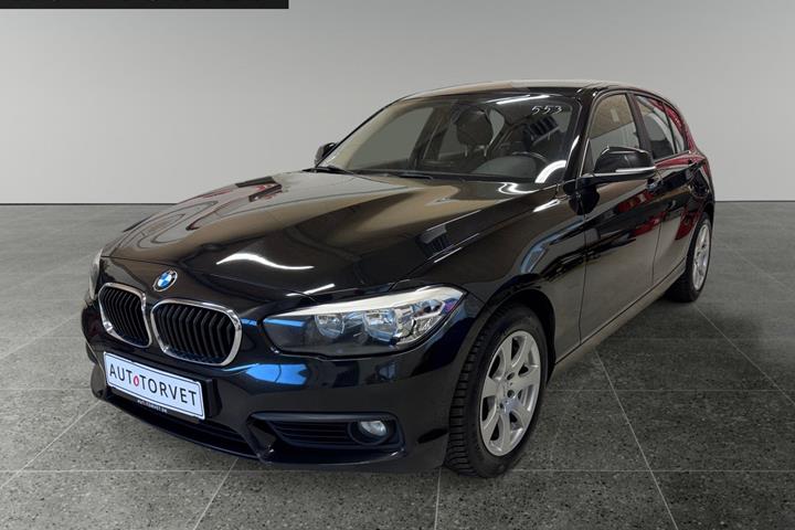 Sort BMW 118d fra 2017 set udefra