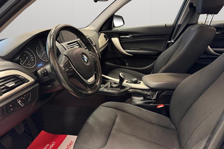 Sort BMW 118d fra 2017