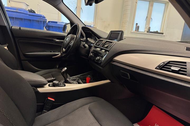 Sort BMW 118d fra 2017