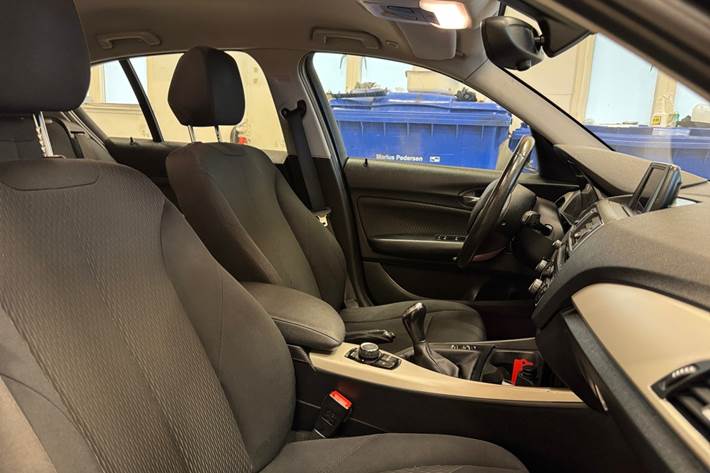 Sort BMW 118d fra 2017