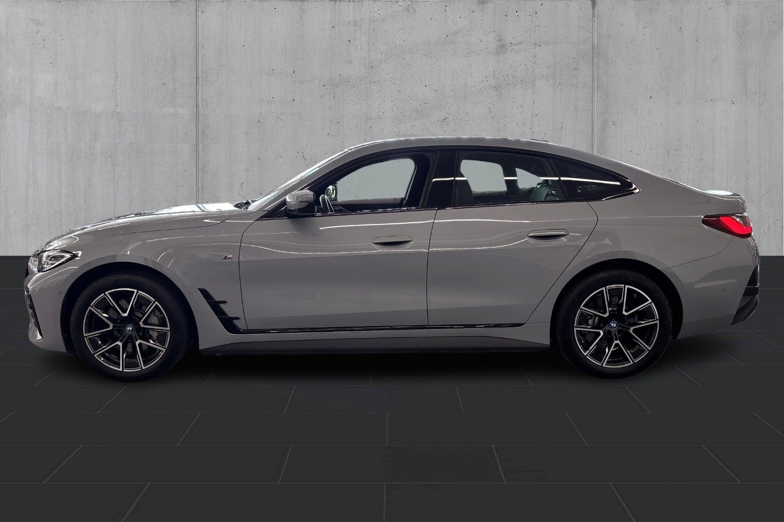 Grå BMW i4 fra 2024