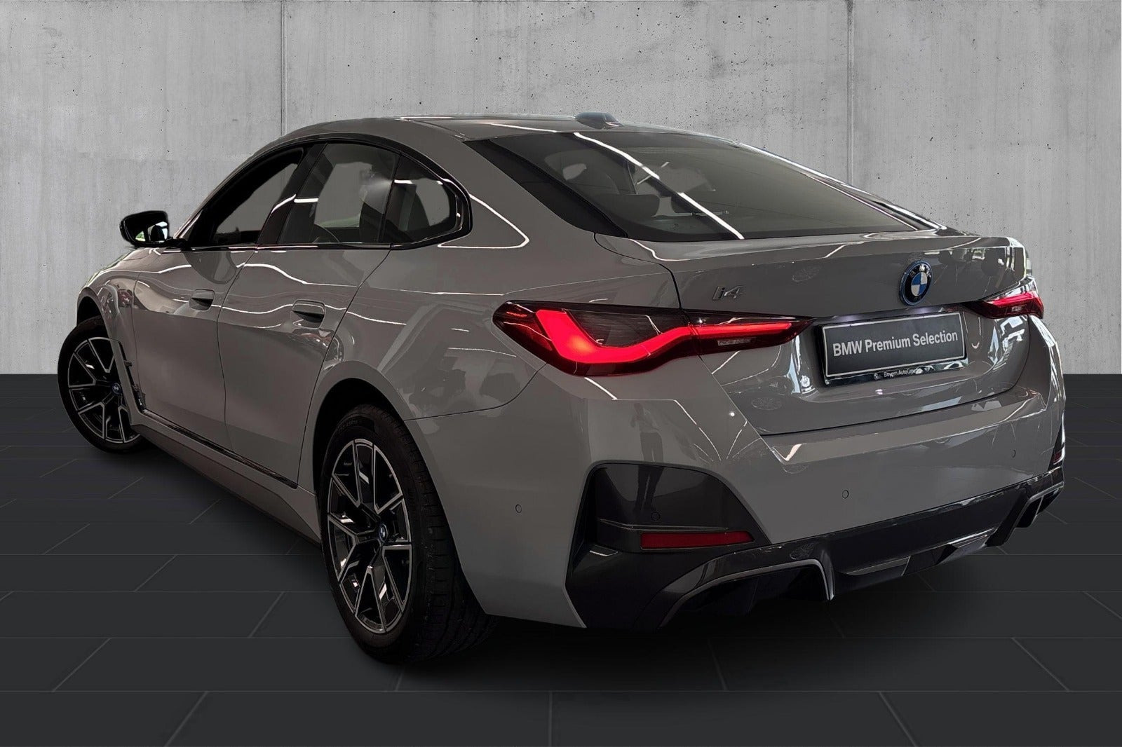 Grå BMW i4 fra 2024