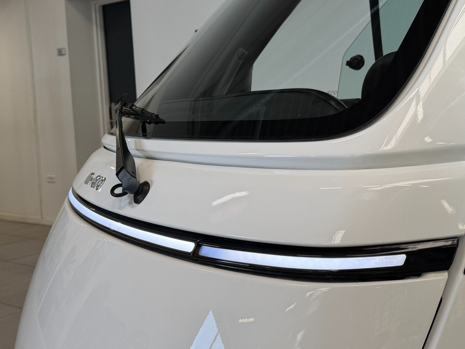 Hvid Micro Microlino fra 2025