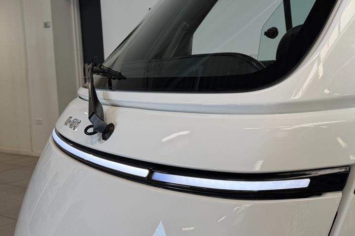 Hvid Micro Microlino fra 2025