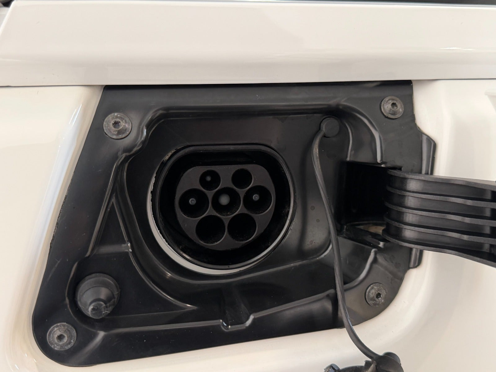 Hvid Micro Microlino fra 2025