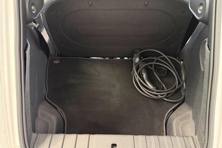 Hvid Micro Microlino fra 2025