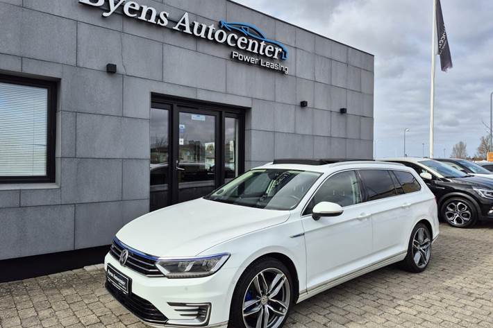 Hvid VW Passat fra 2016