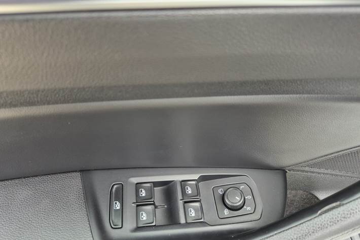 Hvid VW Passat fra 2016