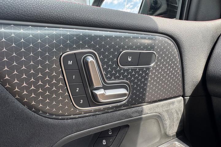undefined Mercedes EQB250+ fra 2024