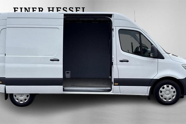 Hvid Mercedes Sprinter 215 fra 2023