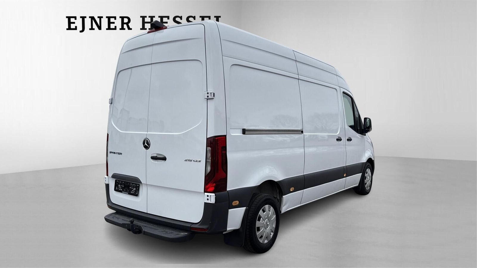 Hvid Mercedes Sprinter 215 fra 2023