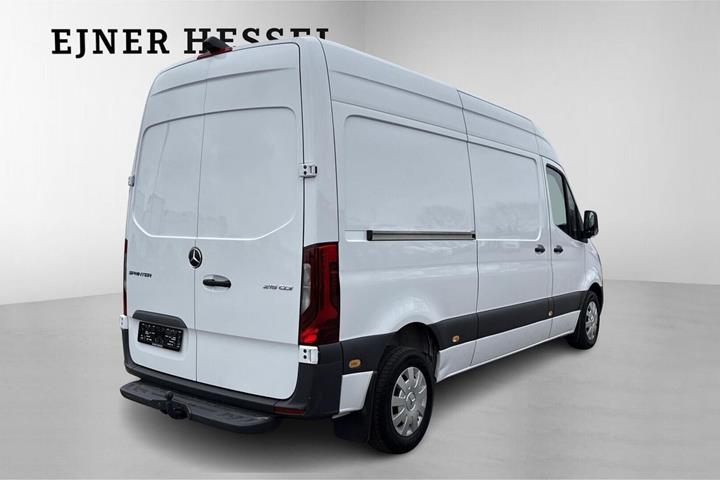 Hvid Mercedes Sprinter 215 fra 2023