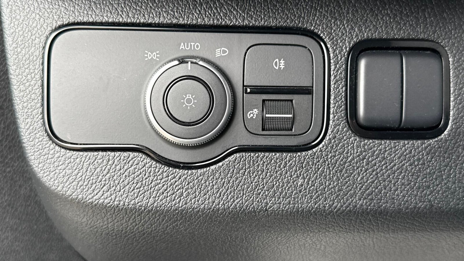 Hvid Mercedes Sprinter 215 fra 2023