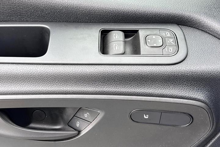 Hvid Mercedes Sprinter 215 fra 2023