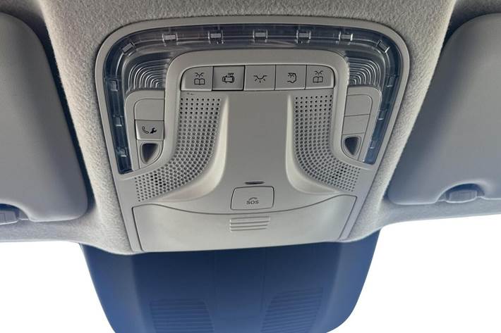 Sølv Mercedes Vito 119 fra 2022