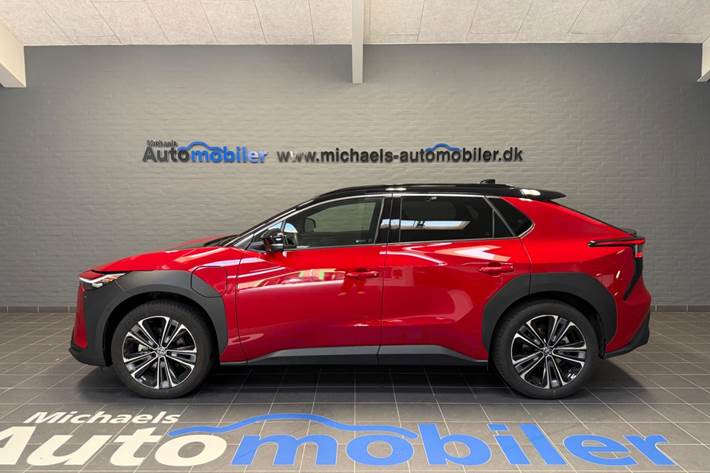 Rød Toyota BZ4X fra 2024