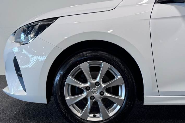 Hvid Opel Corsa fra 2021