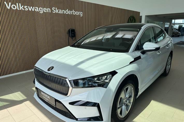 Hvid Skoda Enyaq fra 2022