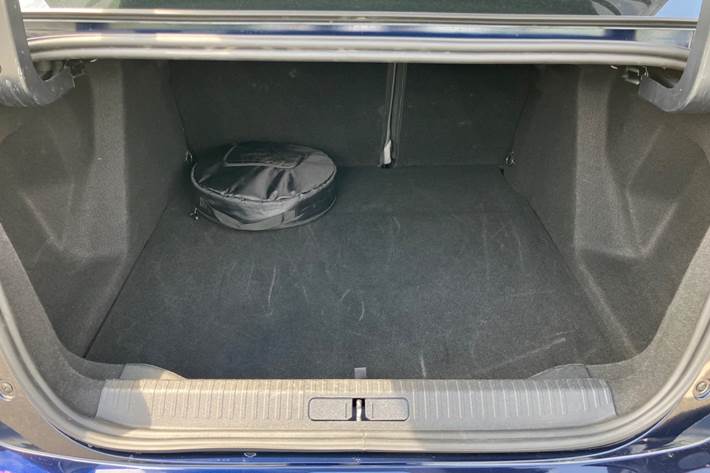 Blå Citroën ë-C4 X fra 2025