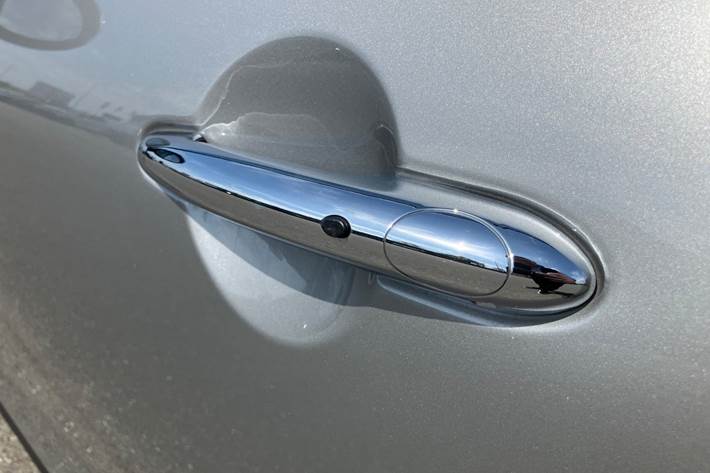 Sølv Mini Cooper SE fra 2022