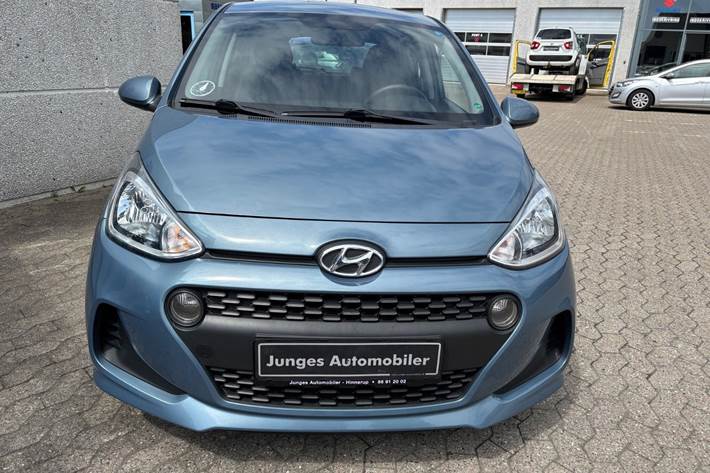 Blå Hyundai i10 fra 2017