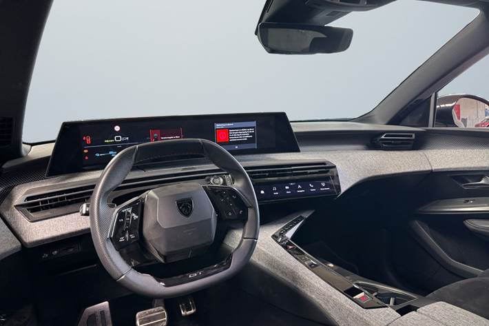 Blå Peugeot e-3008 fra 2024