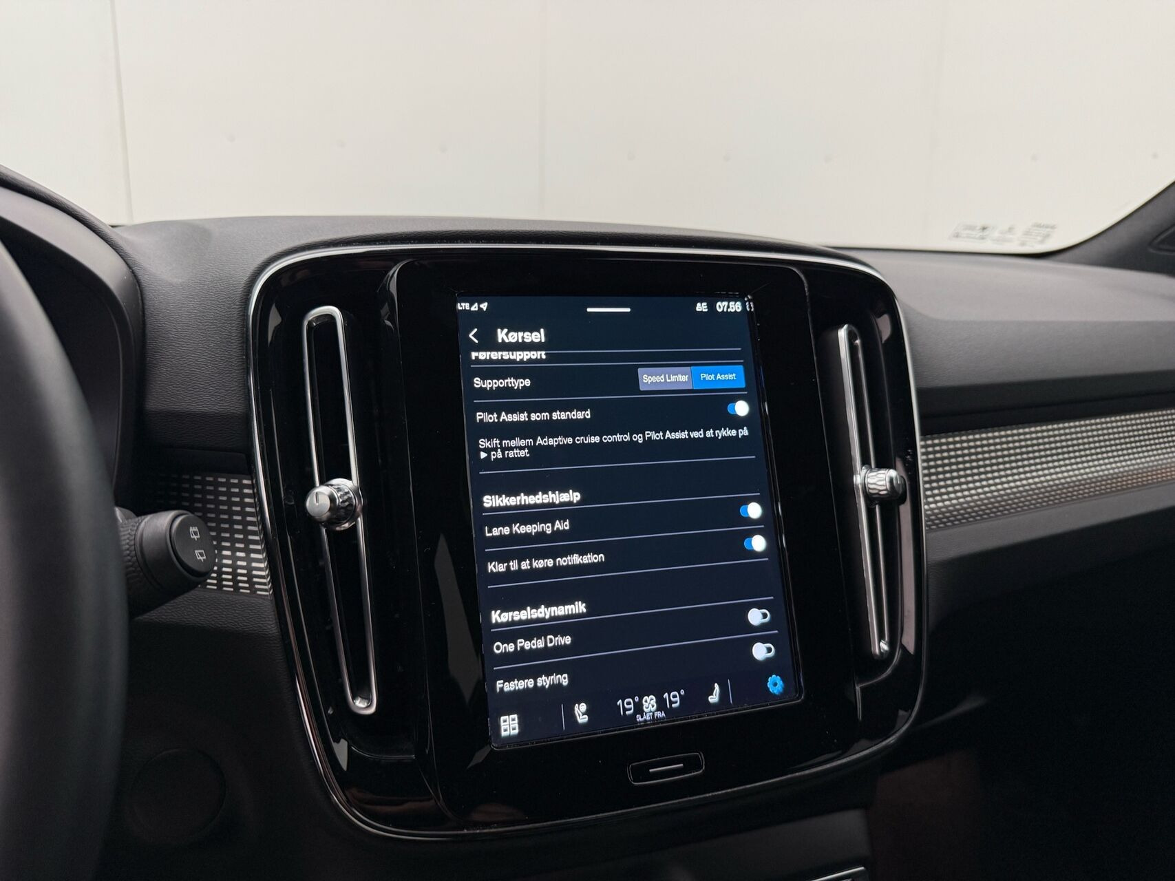 Sort Volvo XC40 fra 2022