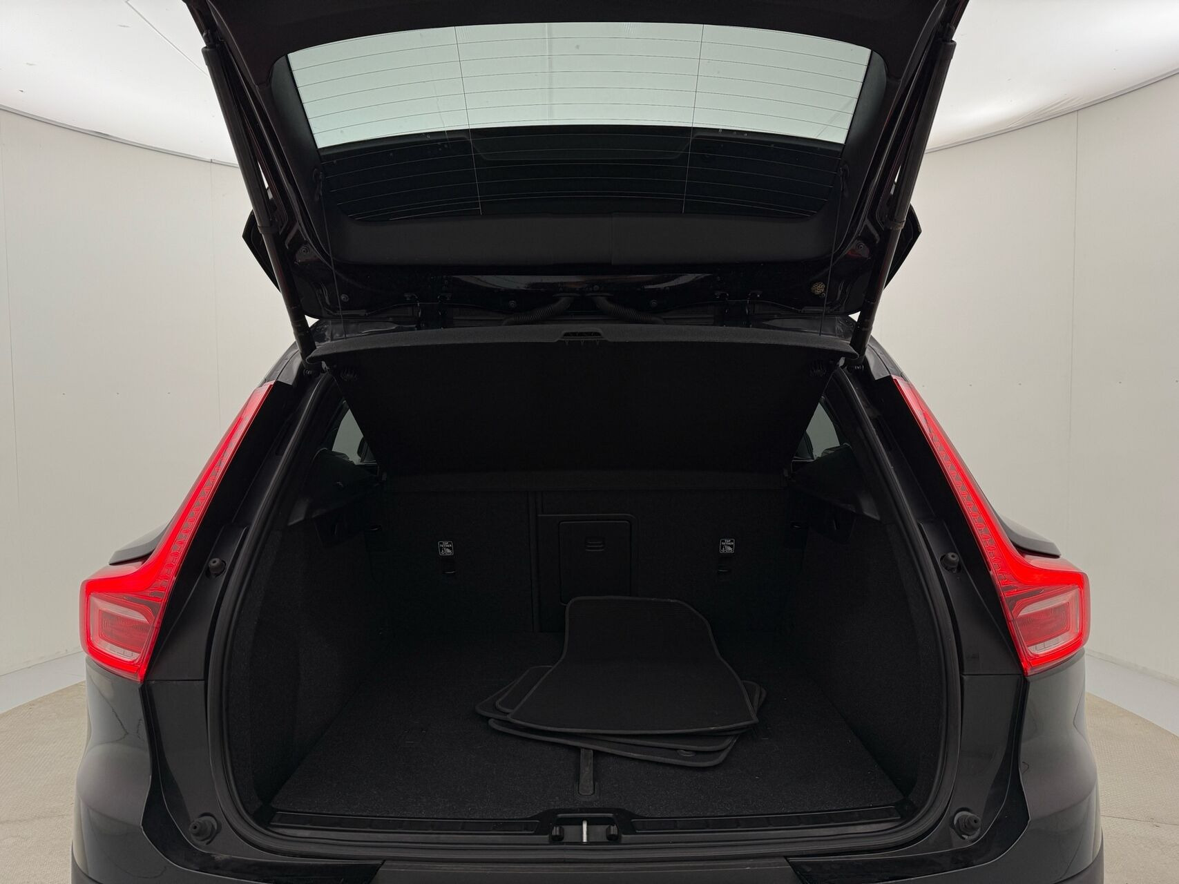 Sort Volvo XC40 fra 2022
