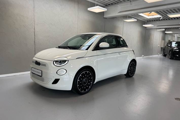 Hvid Fiat 500e fra 2023
