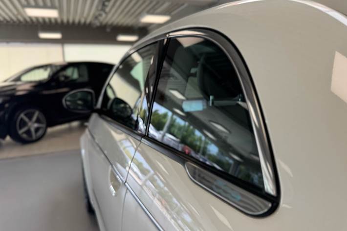 Hvid Fiat 500e fra 2023