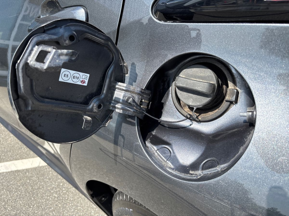 Grå Toyota Yaris fra 2021