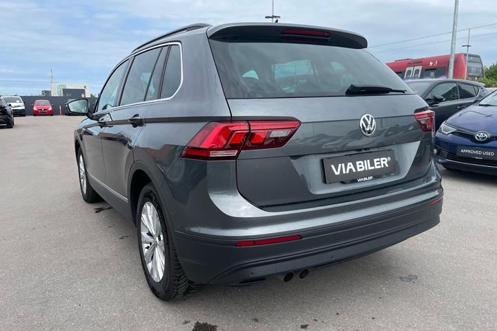 Grå VW Tiguan fra 2019