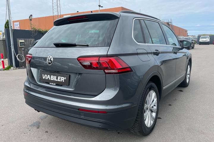 Grå VW Tiguan fra 2019