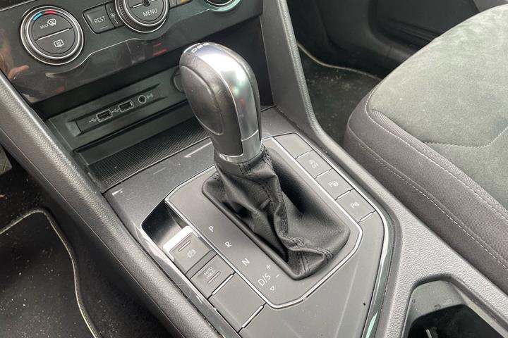 Grå VW Tiguan fra 2019