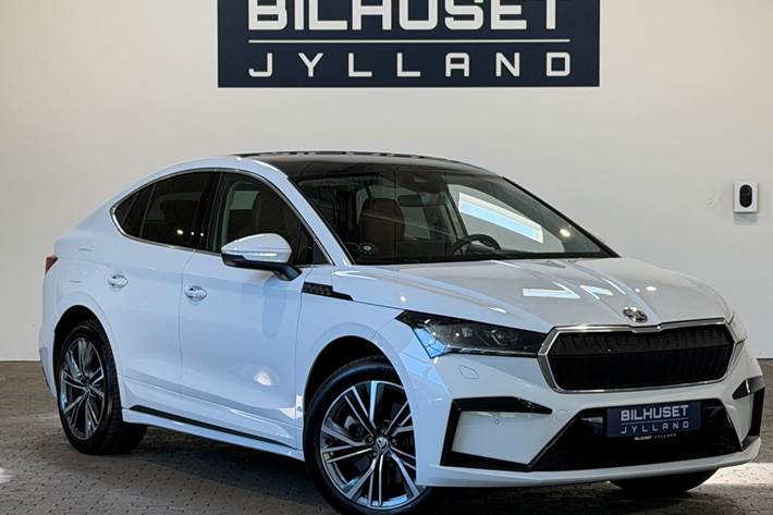 Hvid Skoda Enyaq fra 2023 set udefra