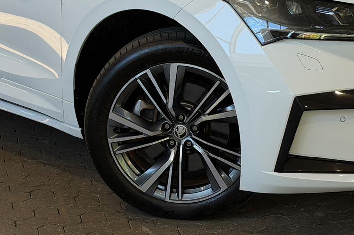 Hvid Skoda Enyaq fra 2023